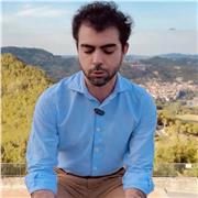 Laureato in filosofia e storia impartisce lezioni, aiuto compiti e sviluppo del metodo di studio